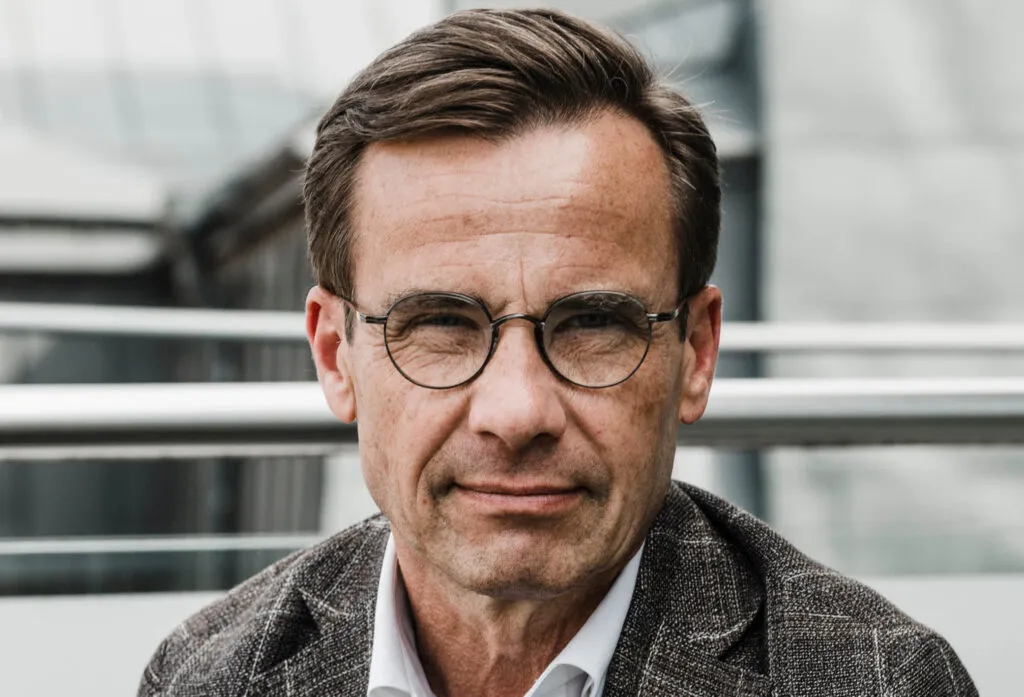 Porträttbild på statsminister Ulf Kristersson.