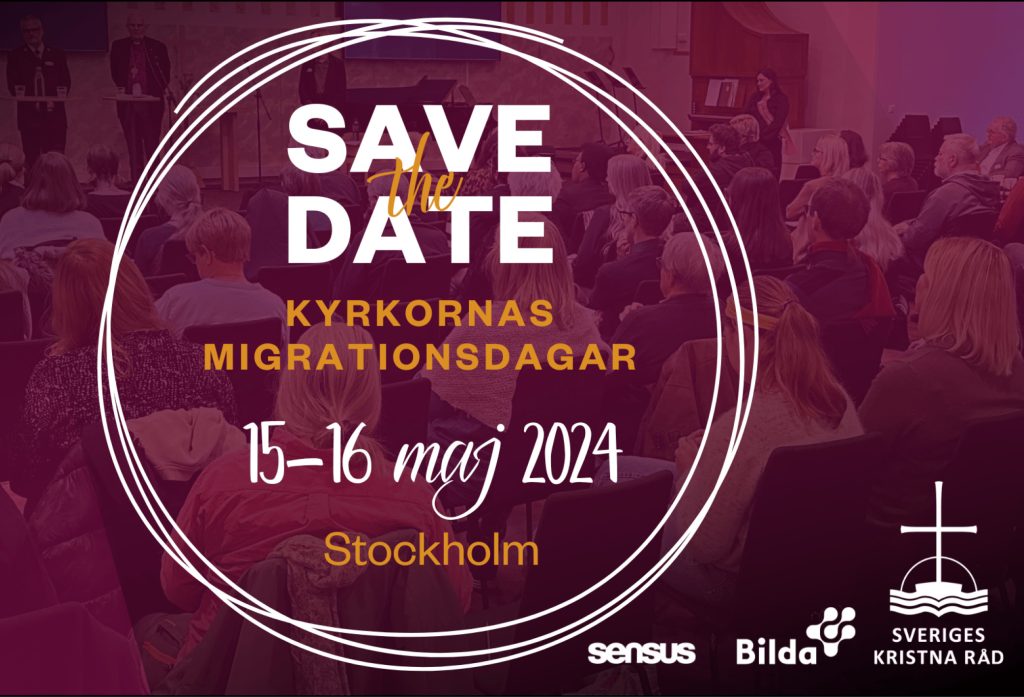 Bild från kyrkornas migrationsdagar 2023 med bild på medverkande under en föreläsning. Över bilden står texten "Save the date. Kyrkornas migrationsdagar, 15 – 16 maj 2024, Stockholm".