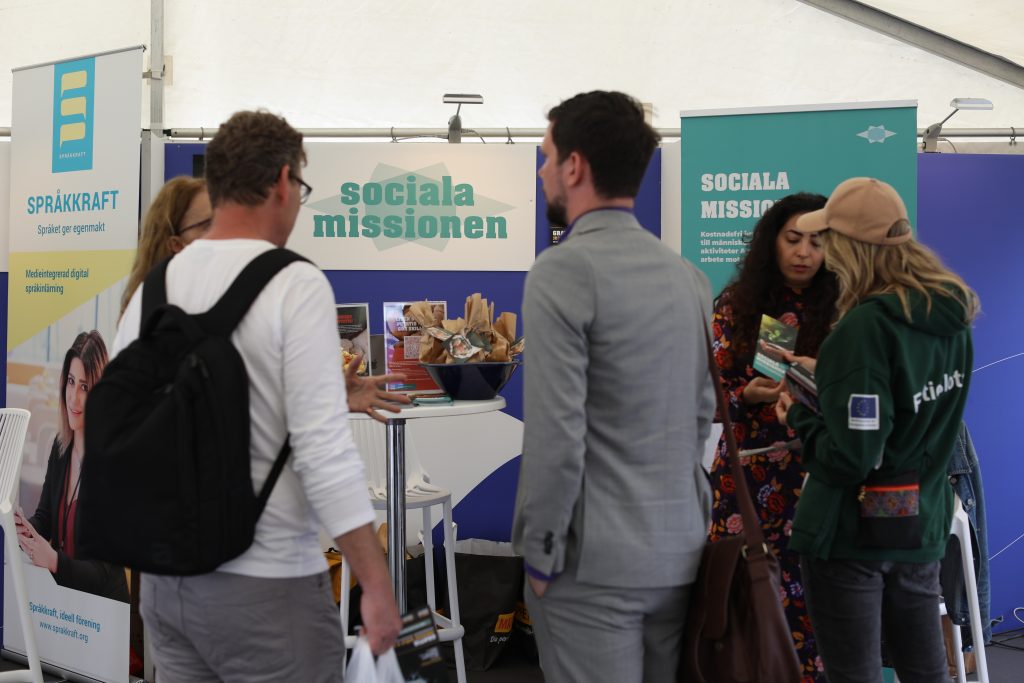 Bild på Sociala Missionens bord på Järvaveckan